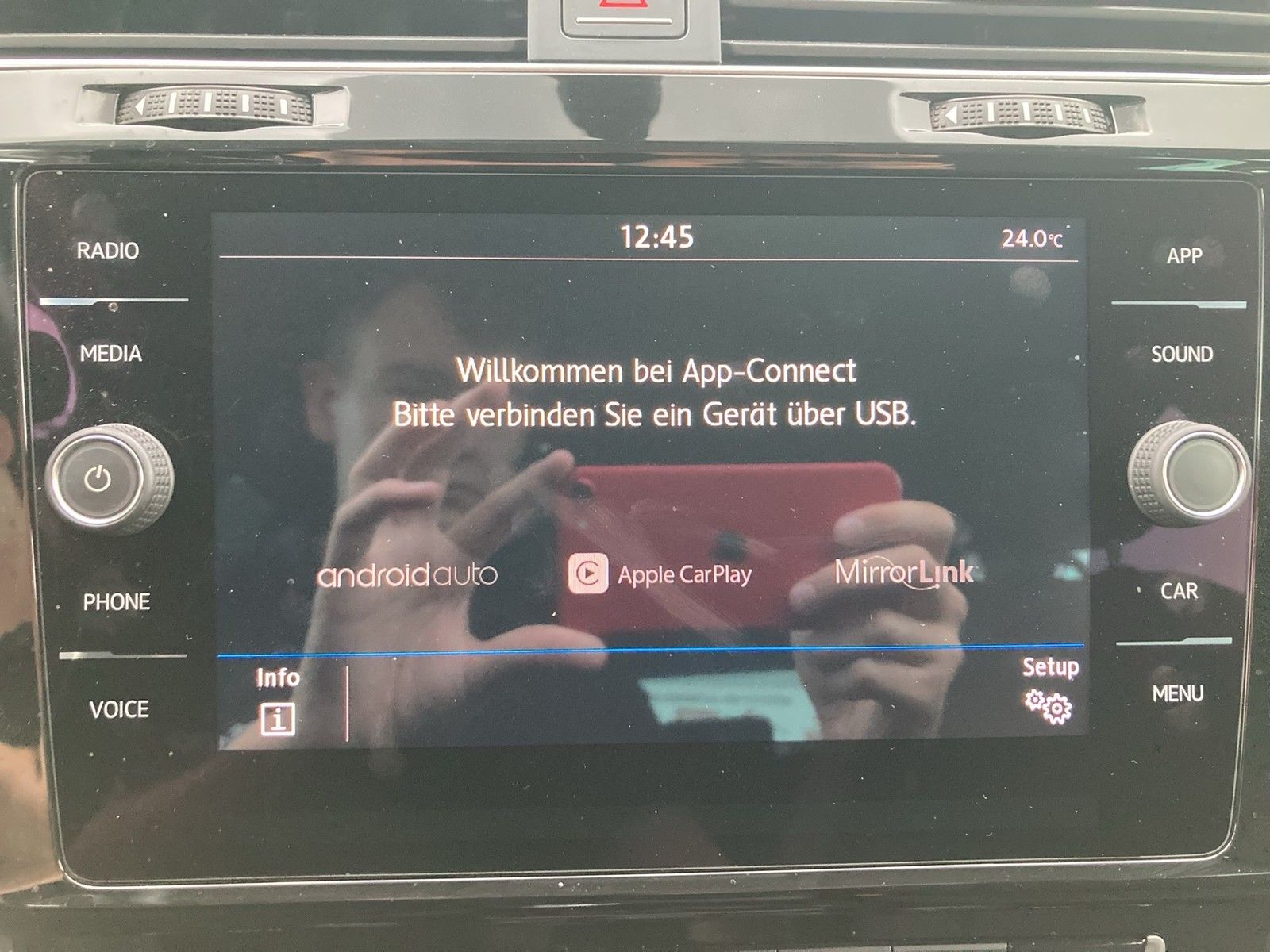 Fahrzeugabbildung Volkswagen Golf VII Lim. TSI Sound LED ACC PDC APP-Connect