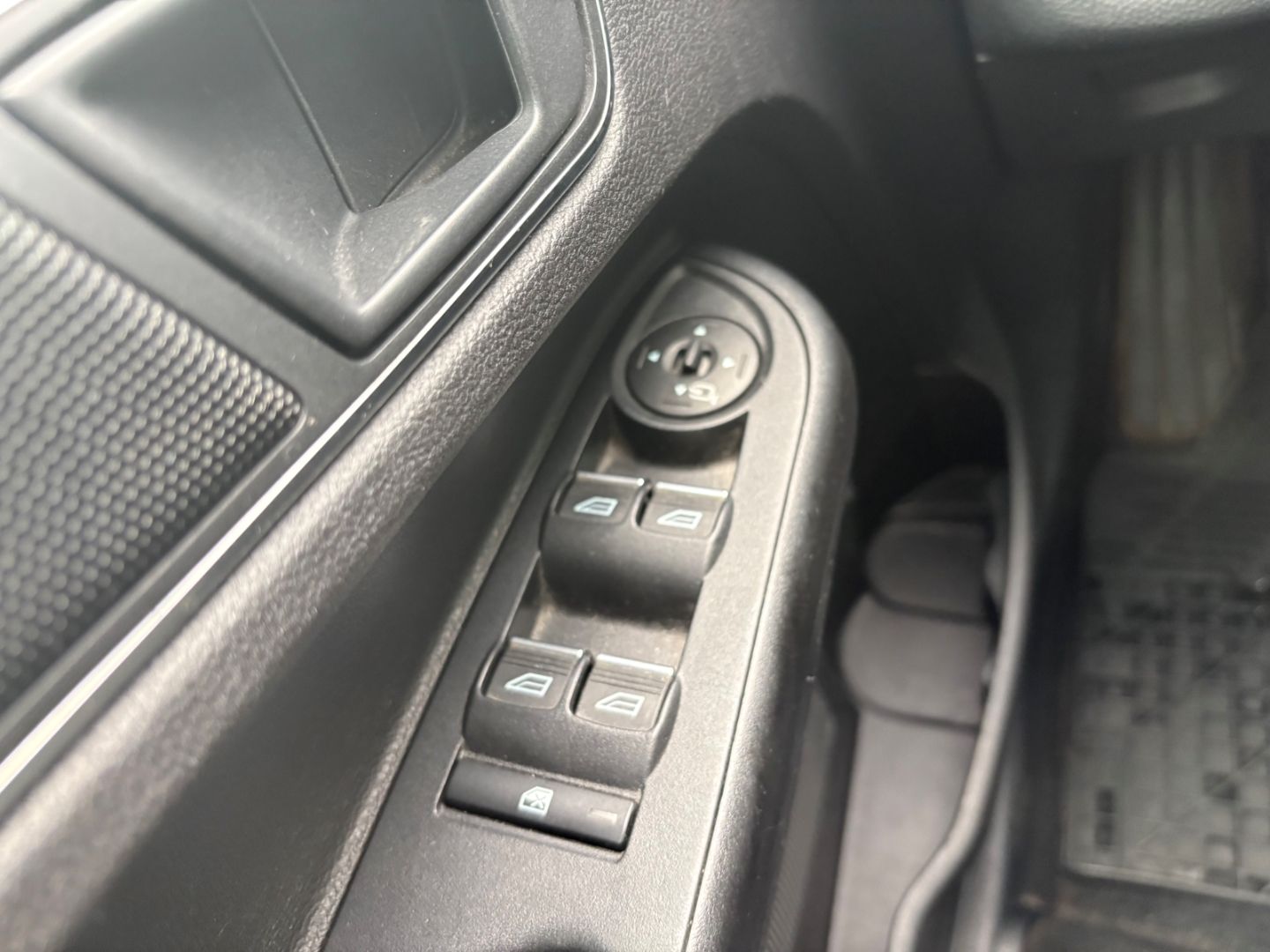 Fahrzeugabbildung Ford B-Max Trend BeheizbareWSS PDC KLIMA