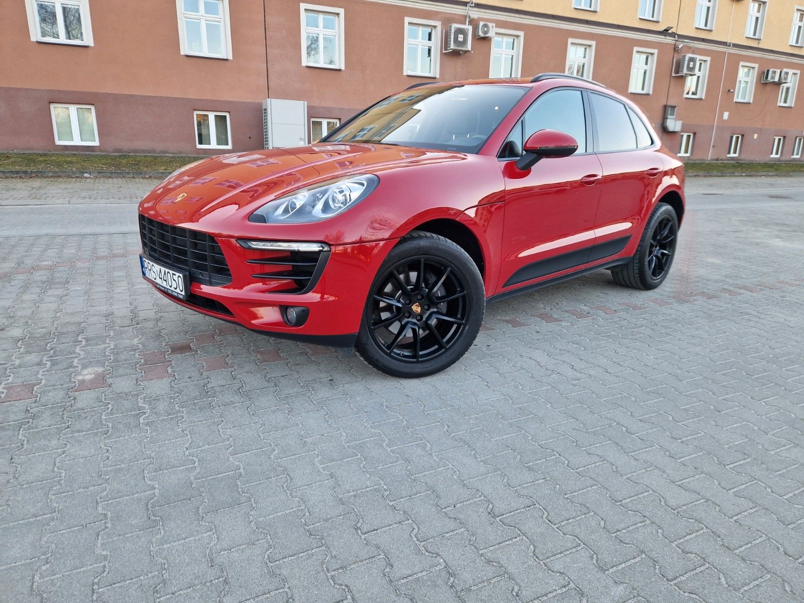 PORSCHE Macan