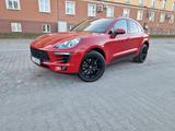 Porsche Macan - - - rote Porsche Macan