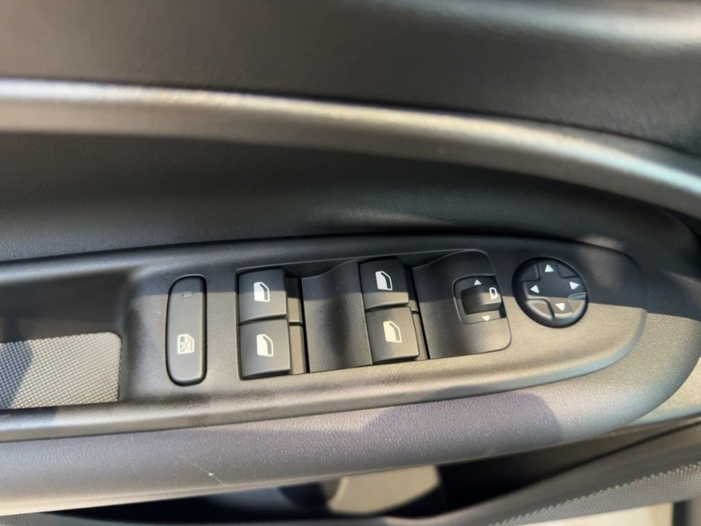 Fahrzeugabbildung Jeep Avenger Altitude Electric NAVI ALLWETTER WINTER