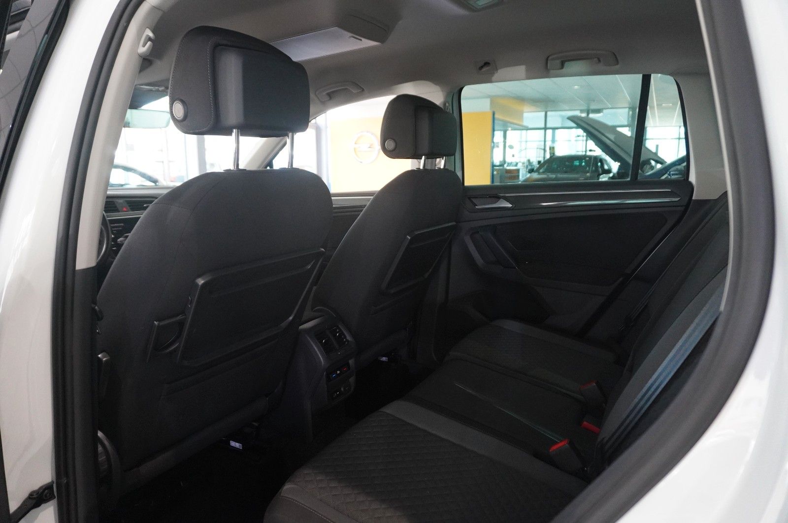 Fahrzeugabbildung Volkswagen Tiguan 2.0 TSI UNITED 4M DSG NAVI/LED/ACC/SH/AHK