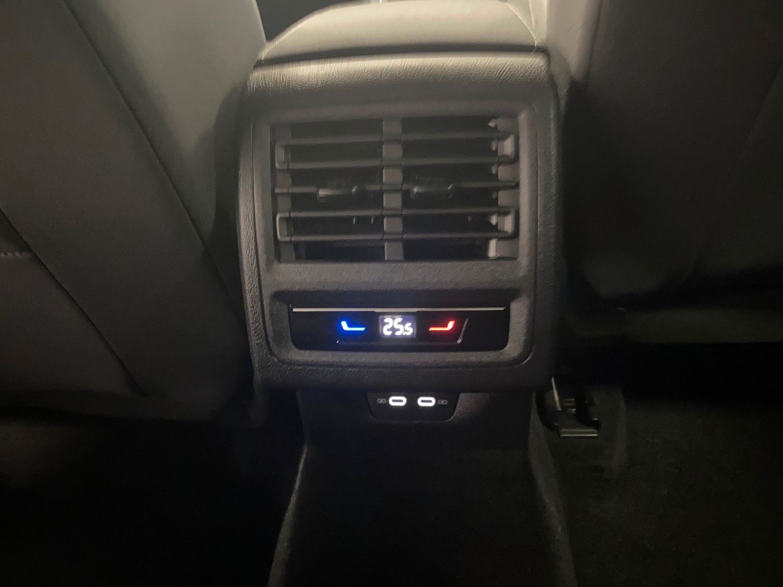 Fahrzeugabbildung Volkswagen Golf 1.5 eTSI OPF 110kW DSG Life+NAVI+KAMERA+ACC