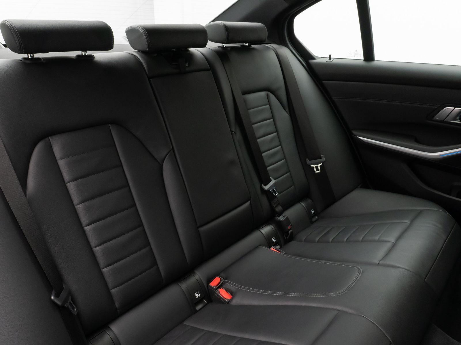 Fahrzeugabbildung BMW 330e xD M Sport Laser Glasdach PDC HUD DAB HiFi