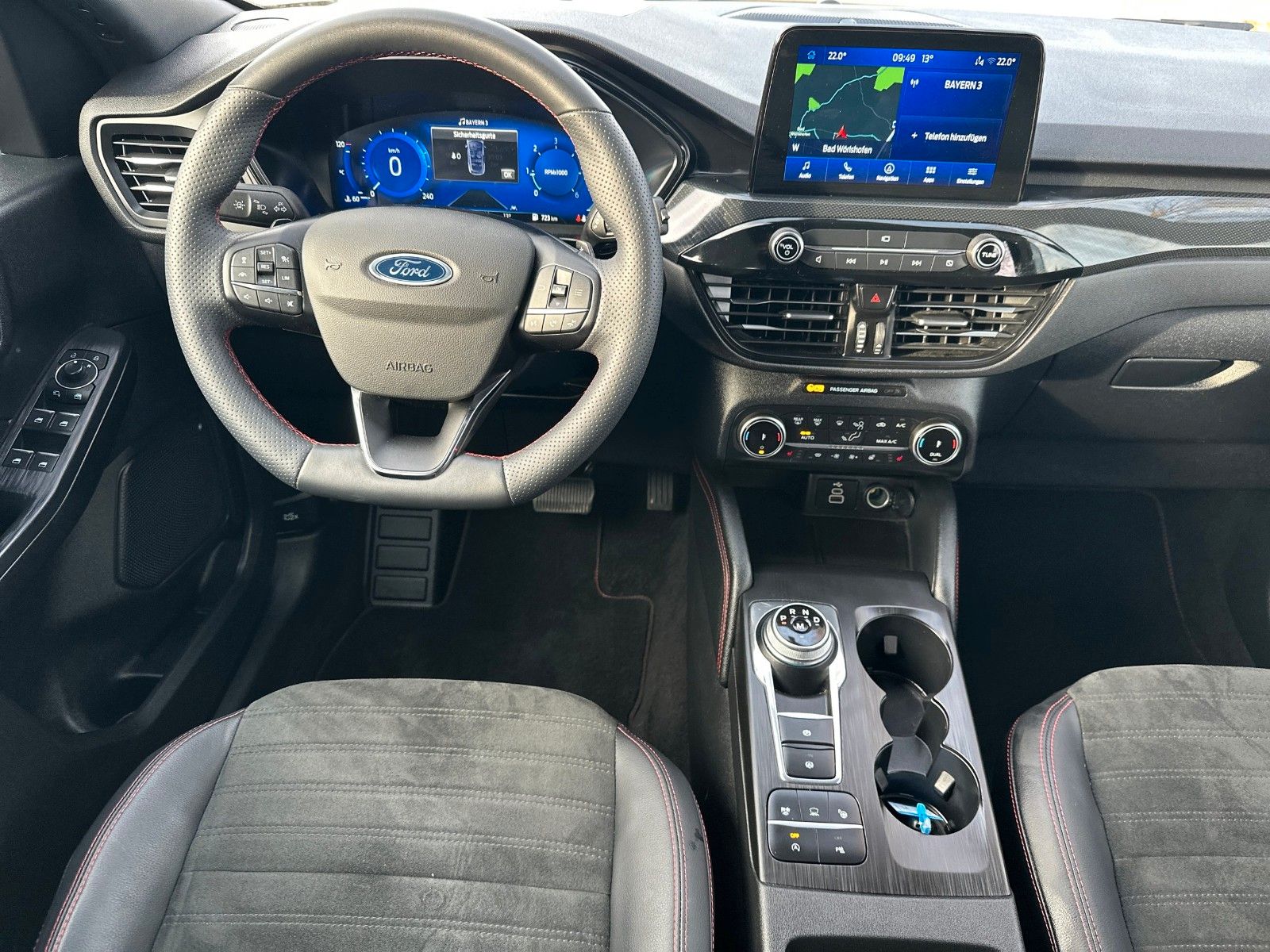 Fahrzeugabbildung Ford Kuga ST-Line X, TECHNOLOGIE-PAKET, ACCTEMPOMAT