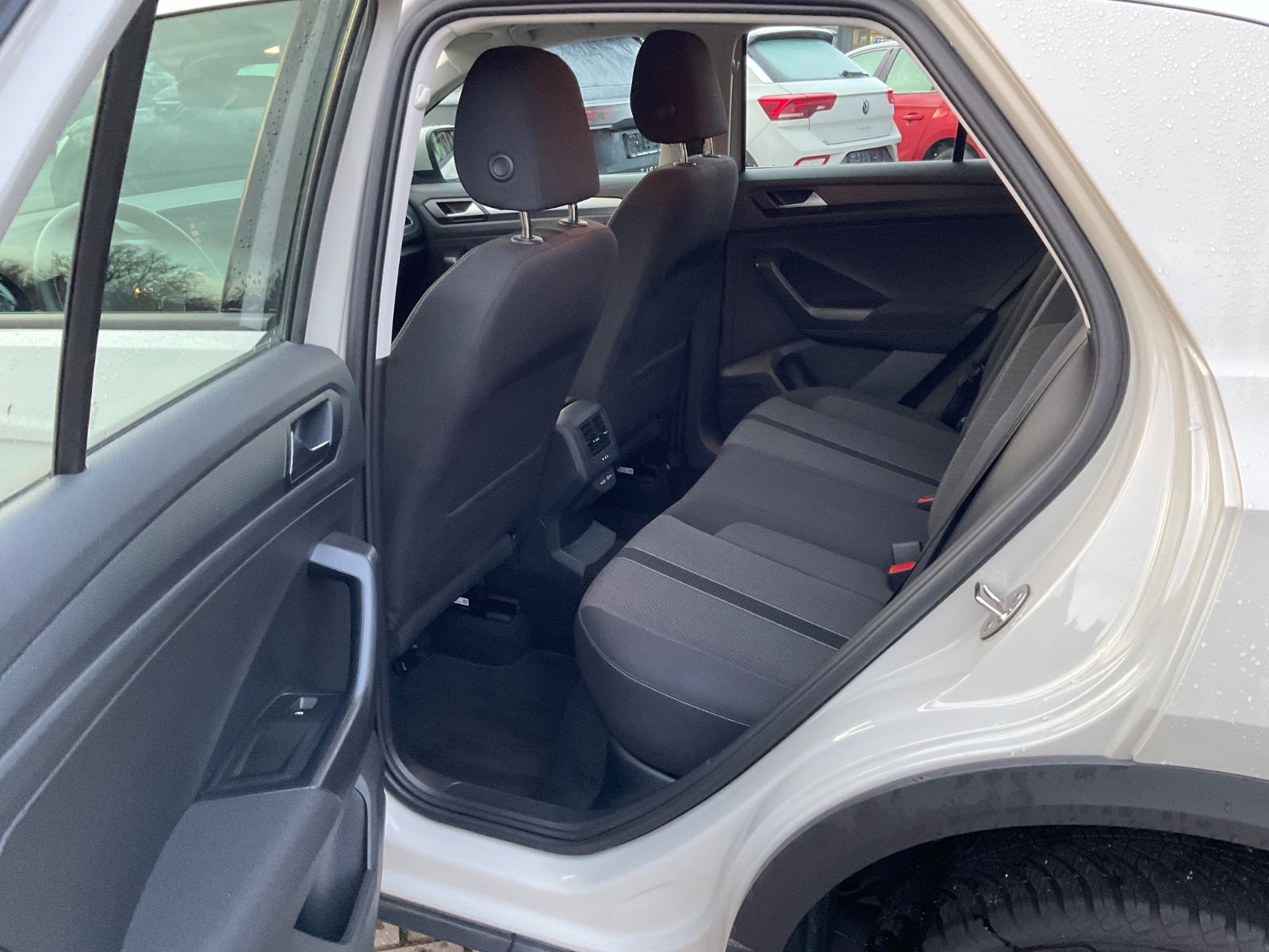 Fahrzeugabbildung Volkswagen T-Roc 1.5 TSI DSG Life,LED,AHK,Navi