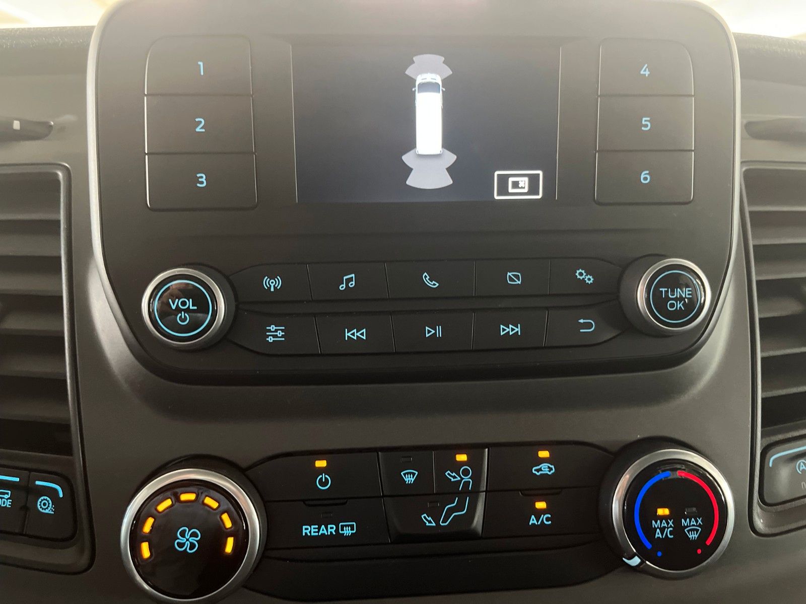 Fahrzeugabbildung Ford Transit Custom L2 TREND 9-Sitzer Klima CAM STDHZ