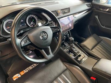 Skoda Superb Combi L&K *PANO*ACC*AHK*LEDER*NAVI*BI-XEN