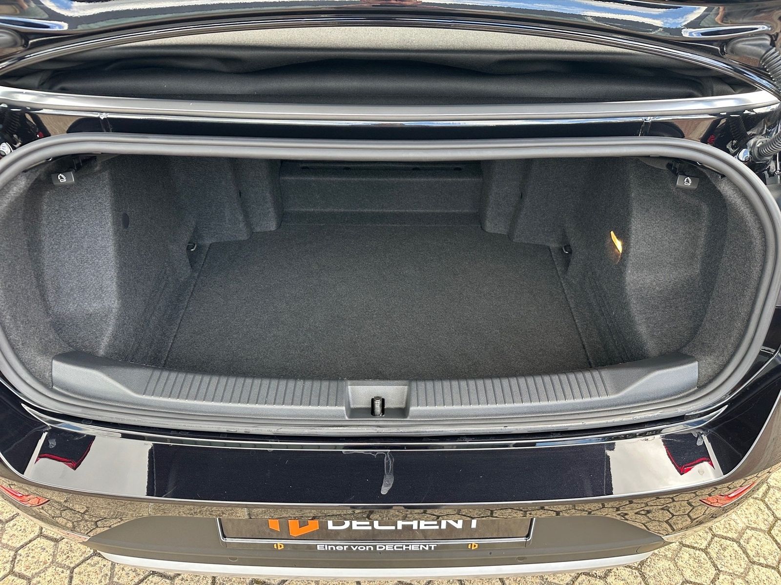 Fahrzeugabbildung Volkswagen T-Roc Cabriolet 1.5 TSI Goal AHK,KlimaA,LED,SHZ