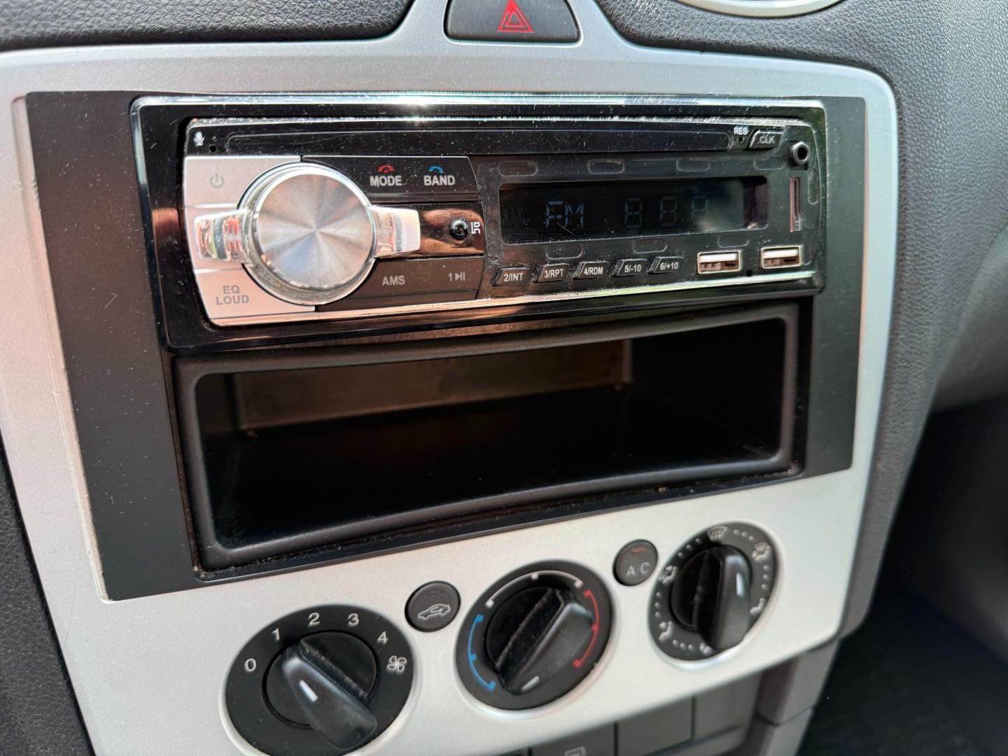 Ford Focus 2006 — photo 16