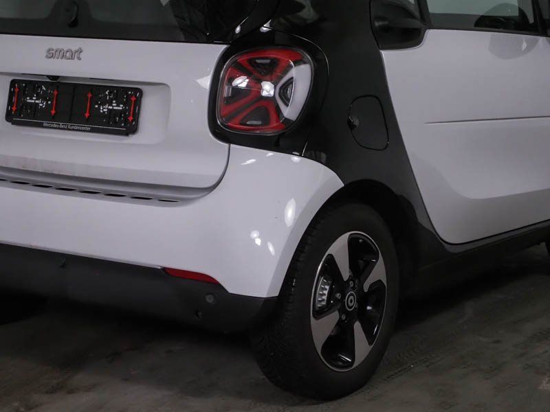 Fahrzeugabbildung Smart smart EQ fortwo Exclusive*Kamera*Media*LED*22kW*