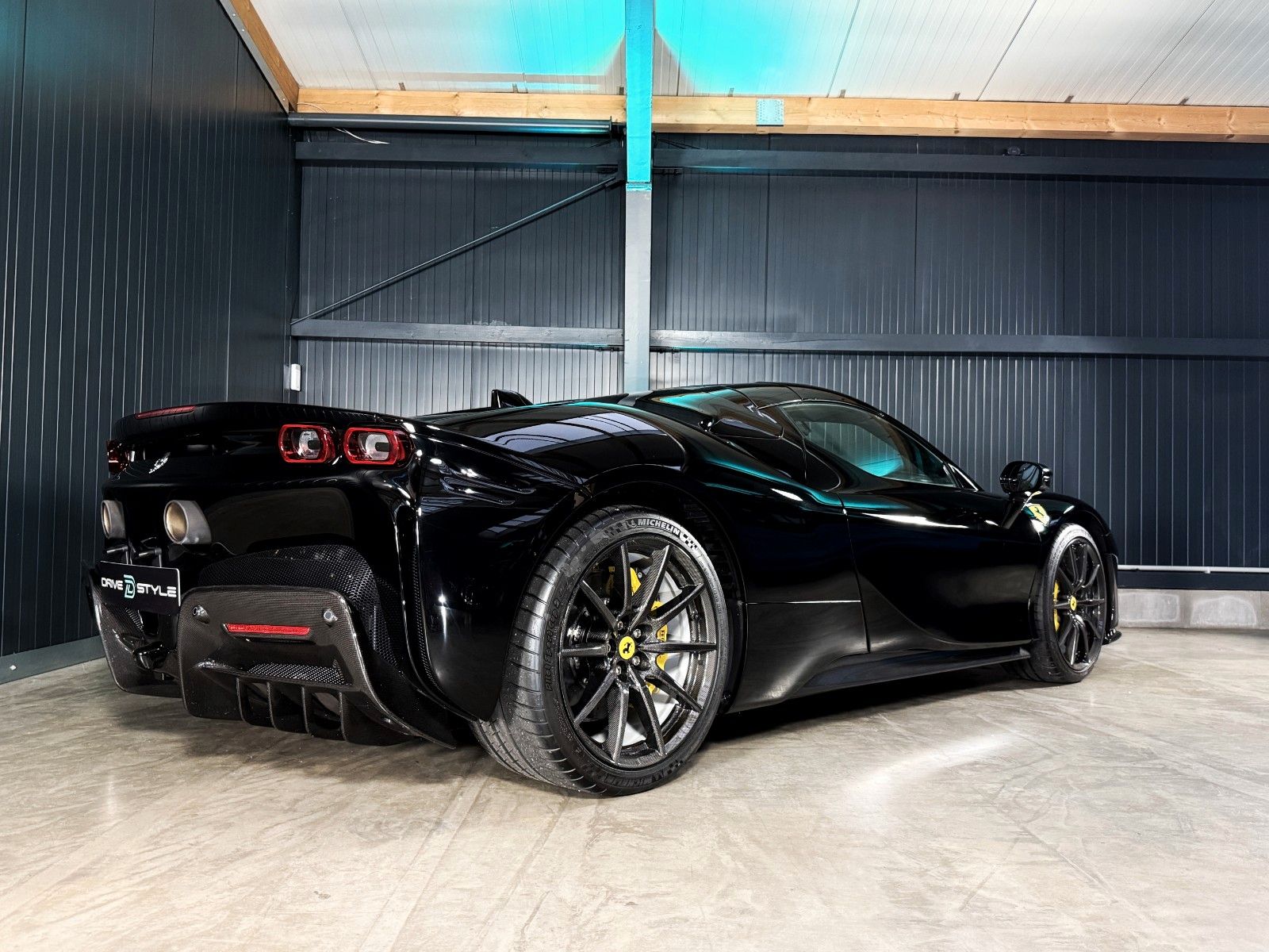 Fahrzeugabbildung Ferrari SF90 Spider + Vollcarbon + Lift + NeroDS1250