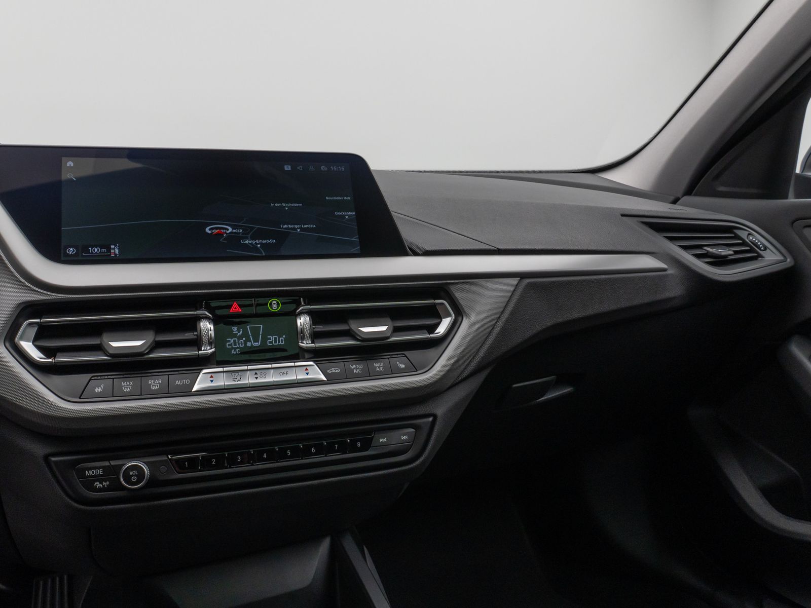 Fahrzeugabbildung BMW 118i Panorama DAB CockPitPro Lenkrhzg PDC LED