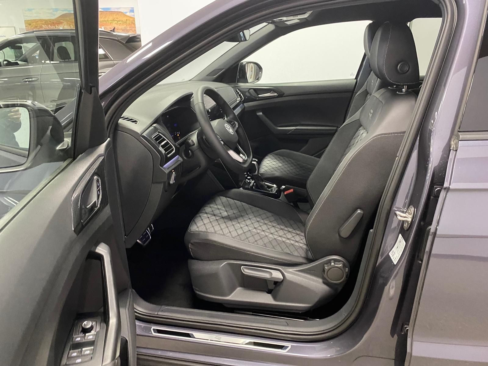 Fahrzeugabbildung Volkswagen T-Cross 1.5 TSI DSG BLACK STYLE R-Line+AHK+ACC++