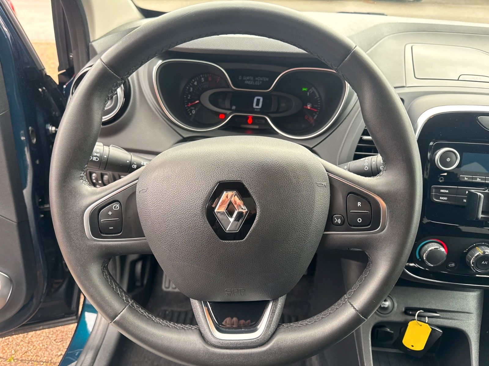 Fahrzeugabbildung Renault Captur Limited Radio Klima LED Tagfahrlicht
