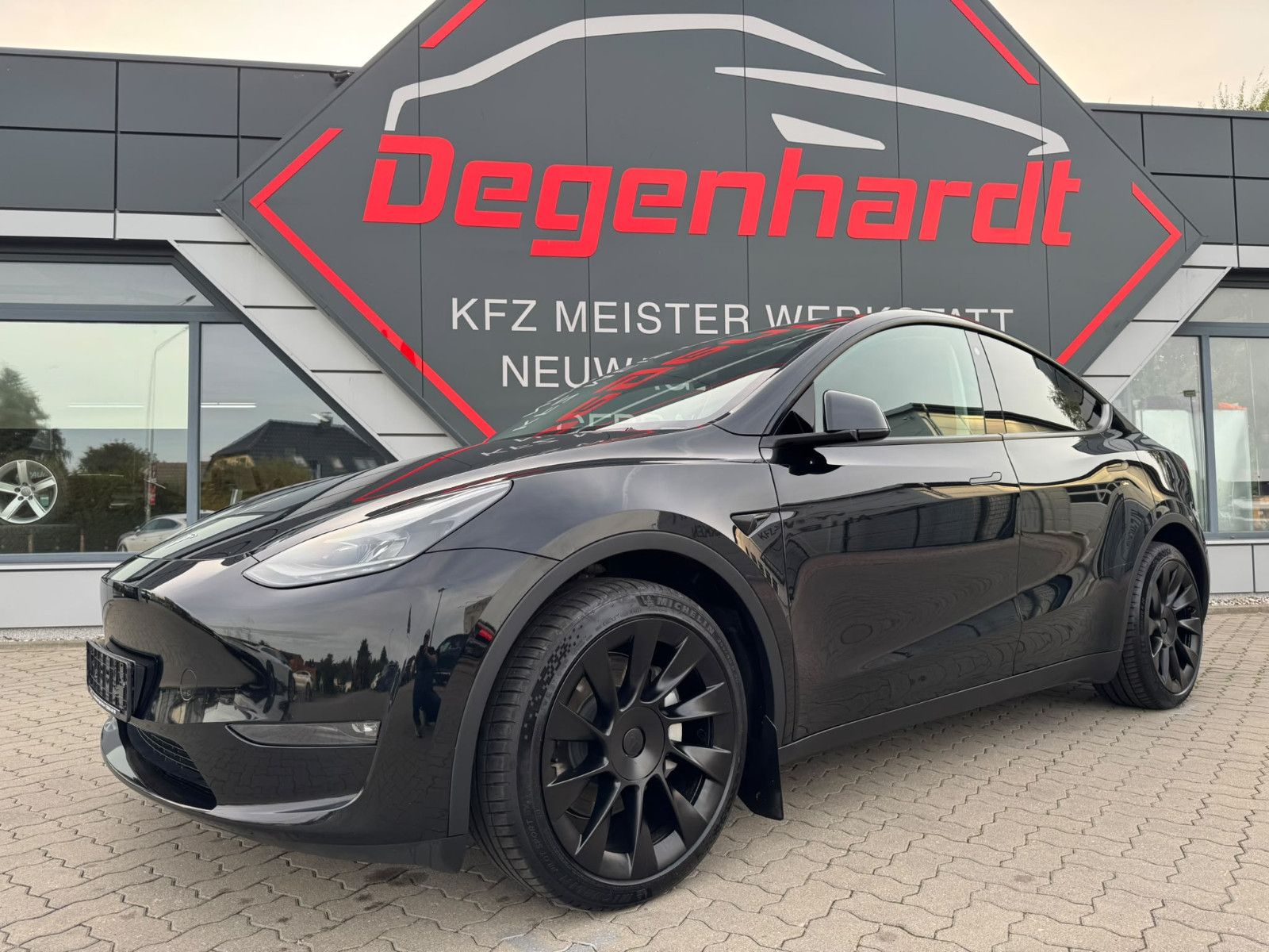 Tesla Model Y Long Range Dual AWD 20" Induction FSD