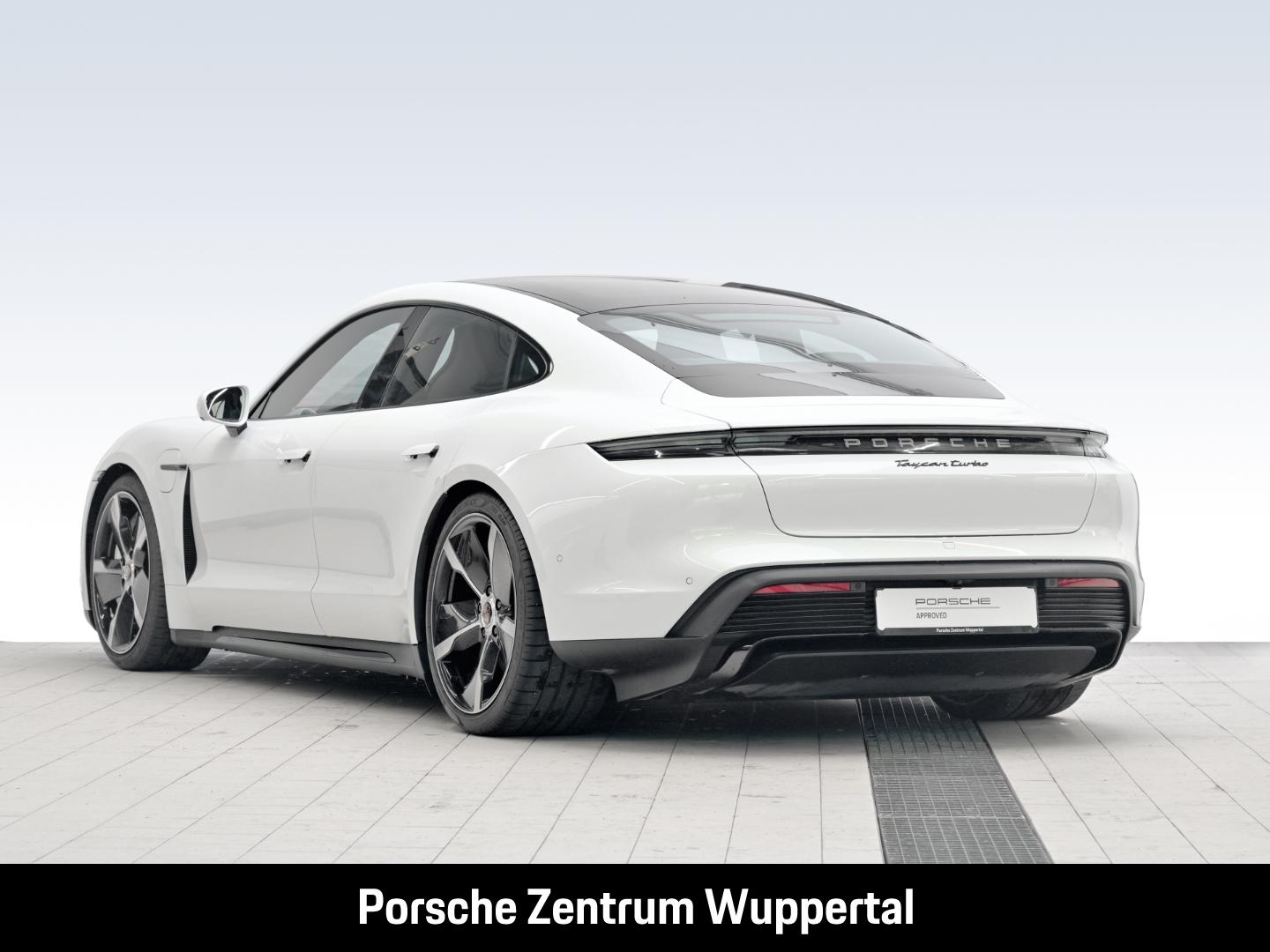 Porsche Taycan Turbo I Hinterachslenkung I Beifahrerdisp