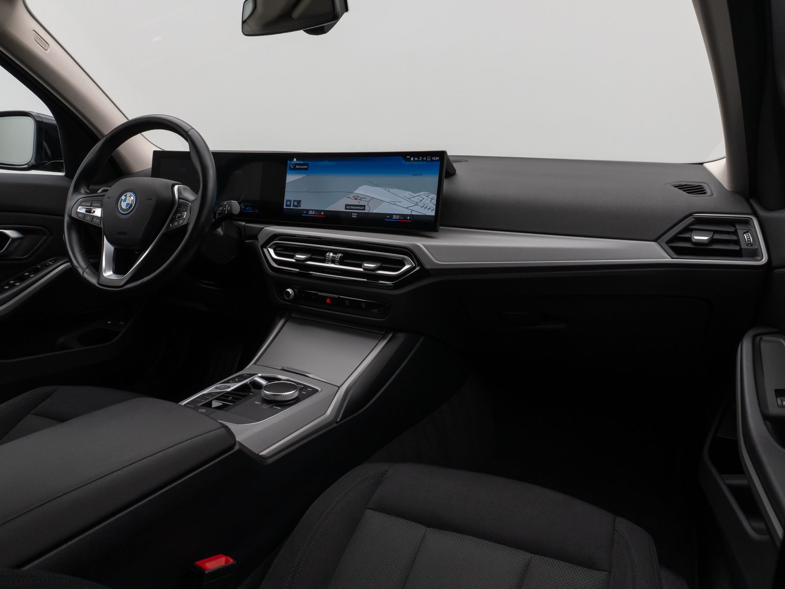 Fahrzeugabbildung BMW 330e xD DAB CockPit+ PDC Geschwindigkeitsreg