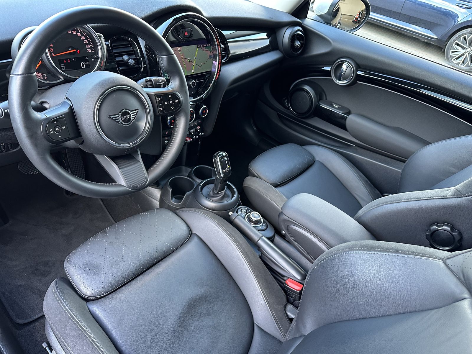 Fahrzeugabbildung MINI Cooper S Sport-Aut. NAV+LED+PANO+PARKASSISTENT