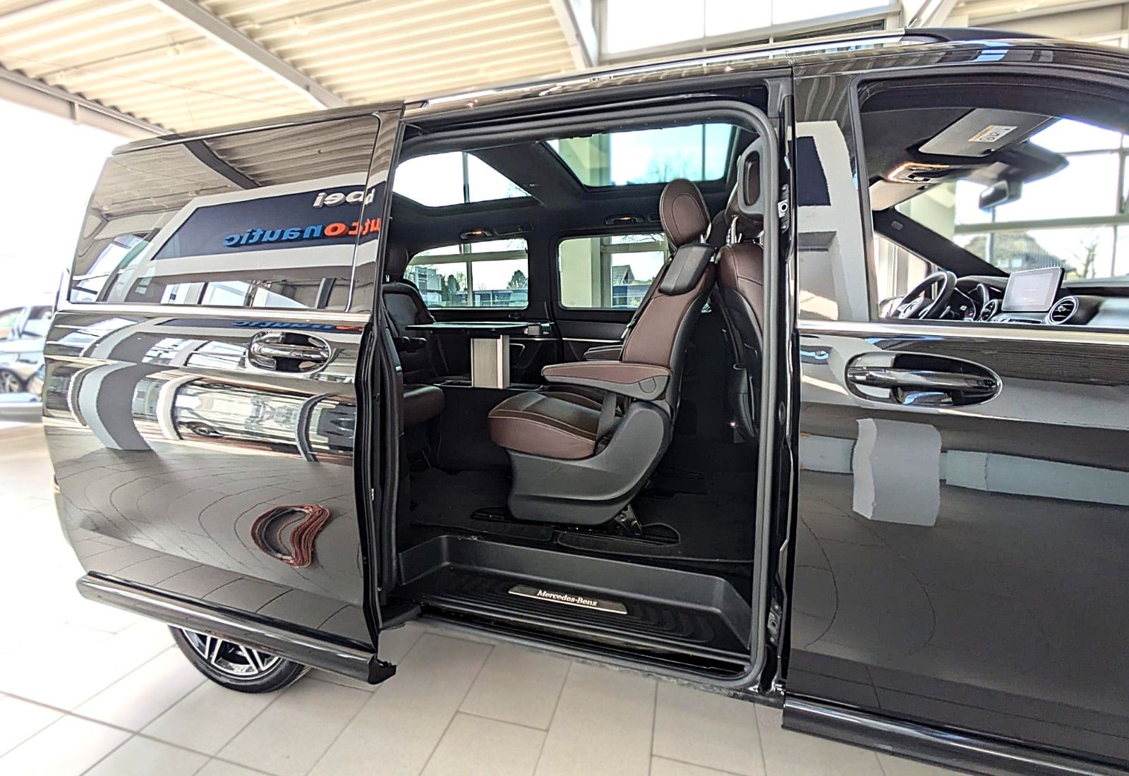Fahrzeugabbildung Mercedes-Benz V 250d AMG 4M LANG 6 SITZE VIP SHUTTLE MEGAVOLL!