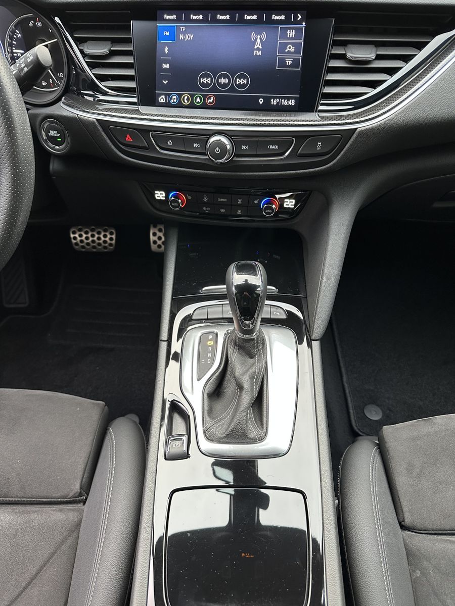 Fahrzeugabbildung Opel Insignia SpT 2.0 D Ultimate OPC+NAV+LED+AHK+20ZO