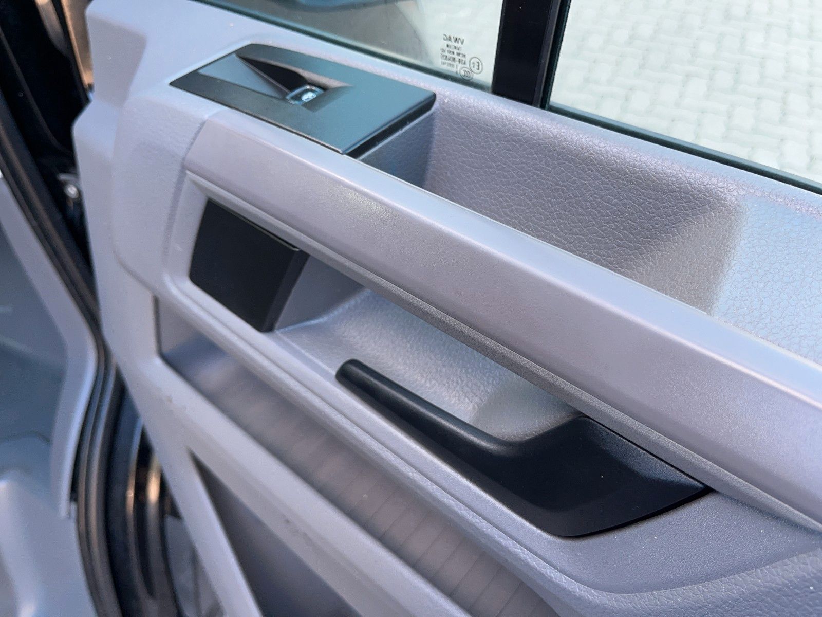 Fahrzeugabbildung Volkswagen Crafter Pritsche 35 DOKA*L3*Lang*RWD*AHK*7-Sitze