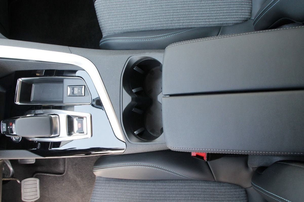 Fahrzeugabbildung Peugeot 3008 HYBRID Allure (MJ F0)