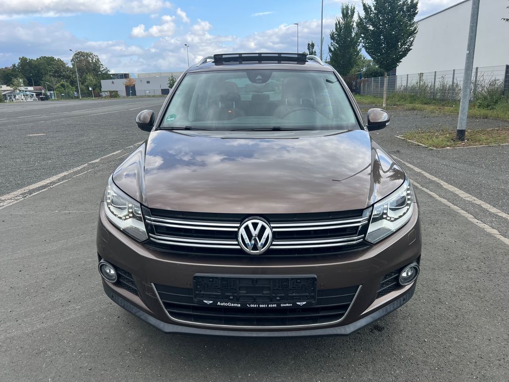 VOLKSWAGEN Tiguan