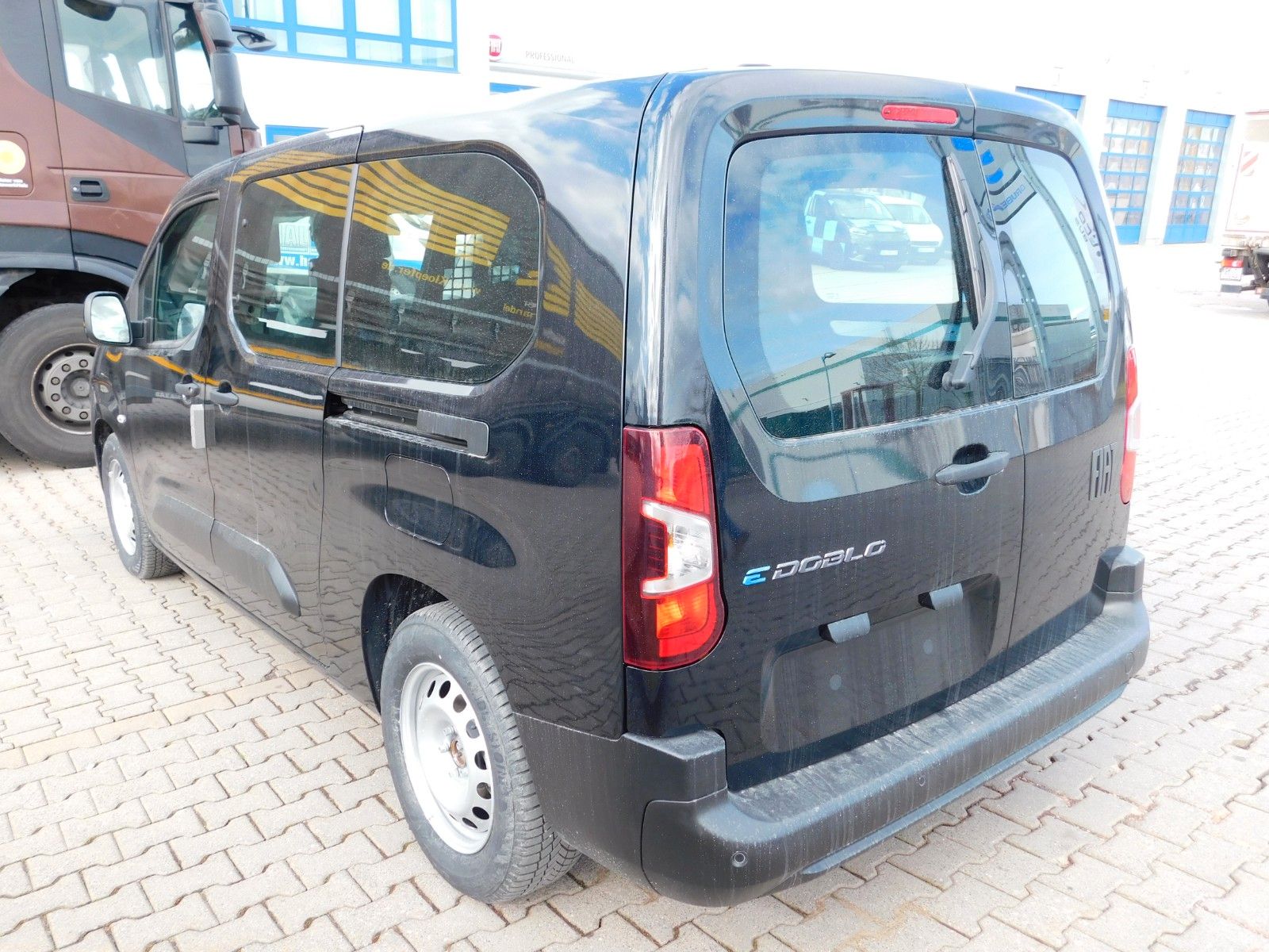 Fahrzeugabbildung Fiat e-Doblò  Multicab XL Mixto