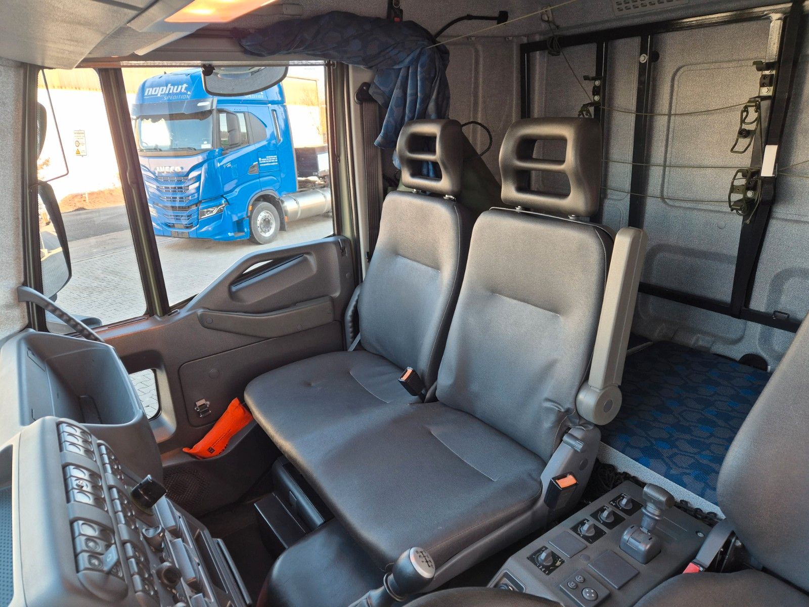 Fahrzeugabbildung Iveco Eurocargo 100E22 4x4 Pritsche