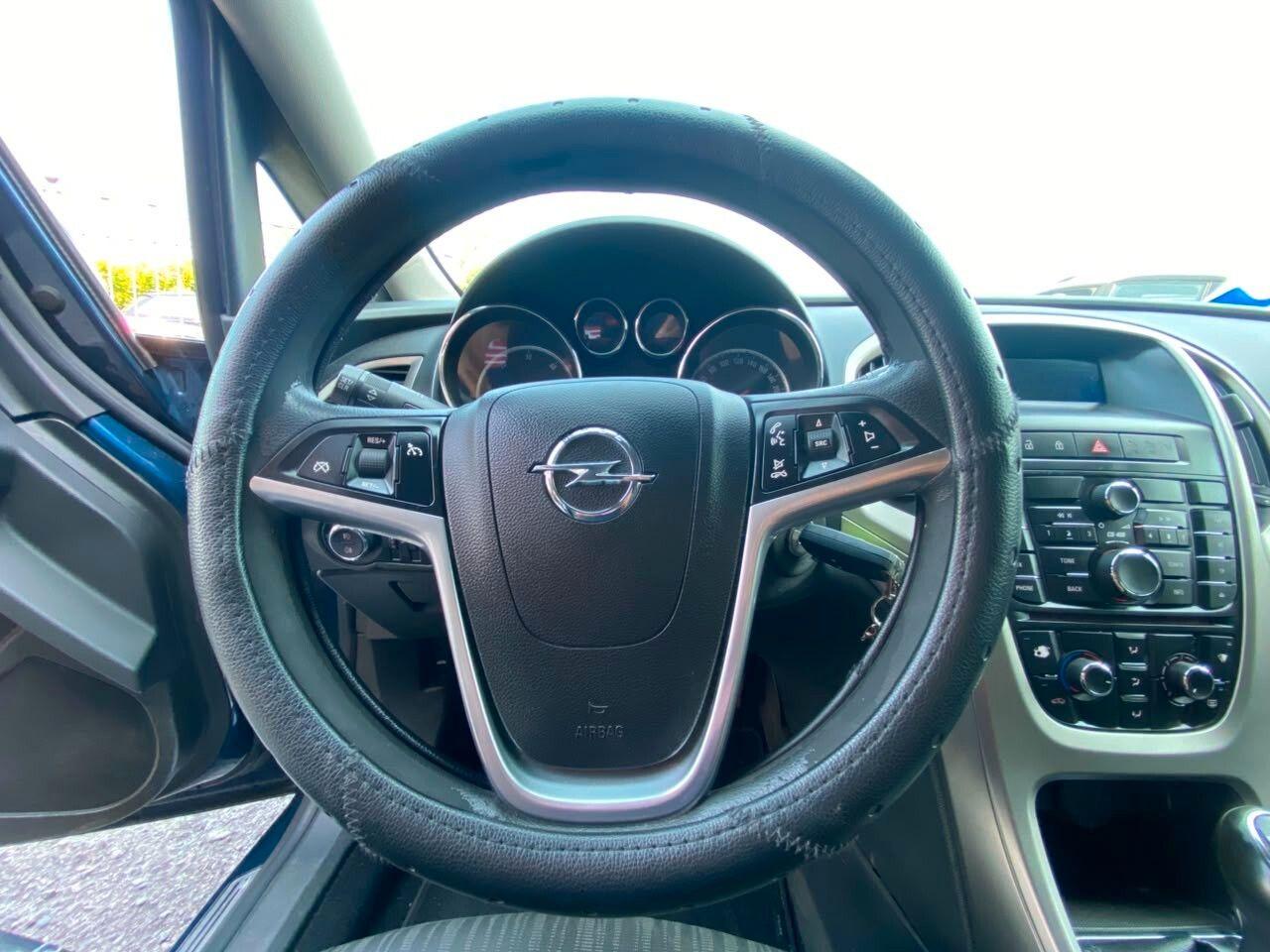 Opel Astra 2010 — photo 15