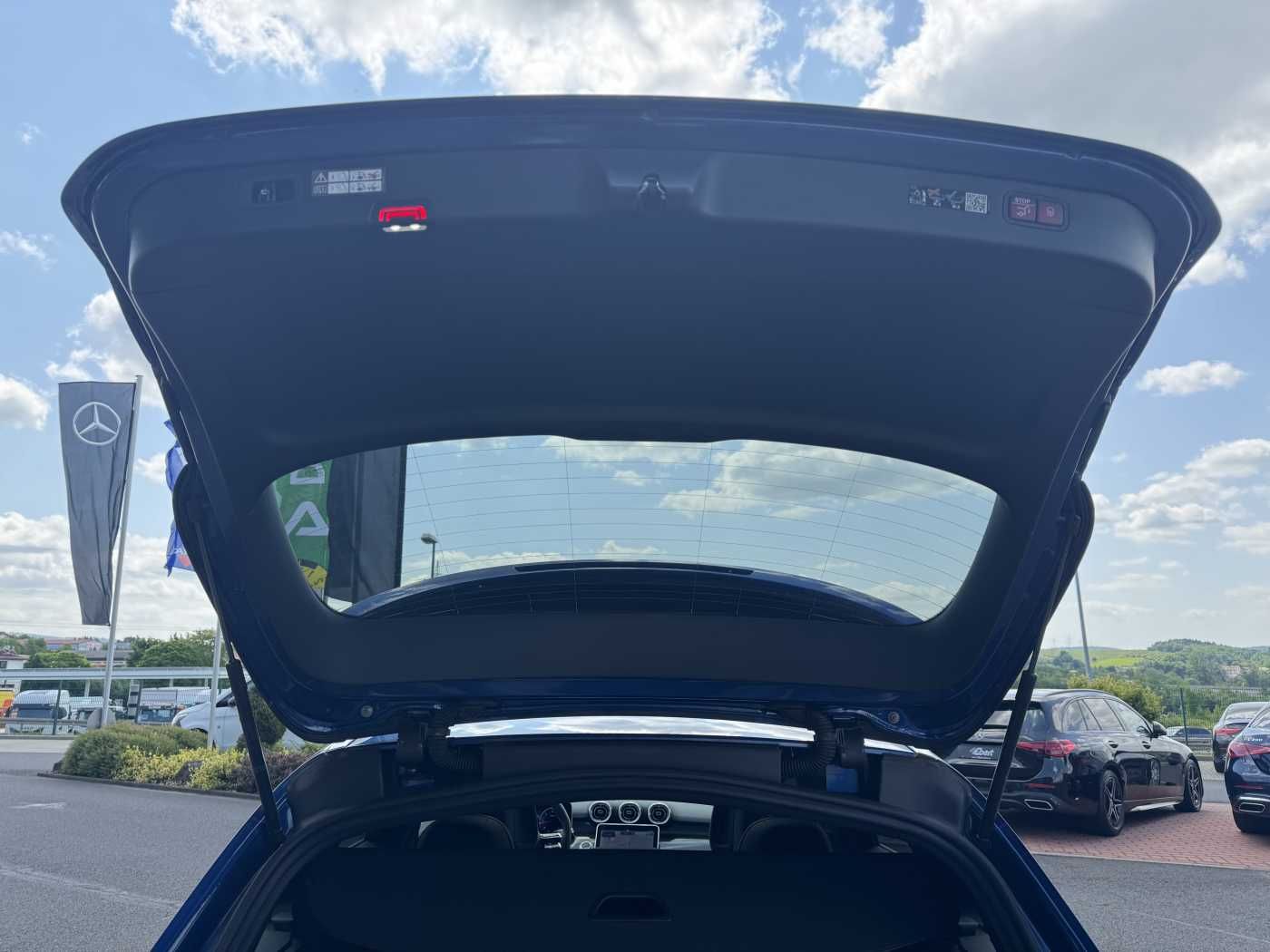 Fahrzeugabbildung Mercedes-Benz C 200d AMG+Pano+Distr+Digital+AHK+HUD+360+IHC+