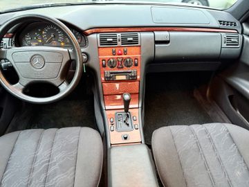 Mercedes E 230 - 9
