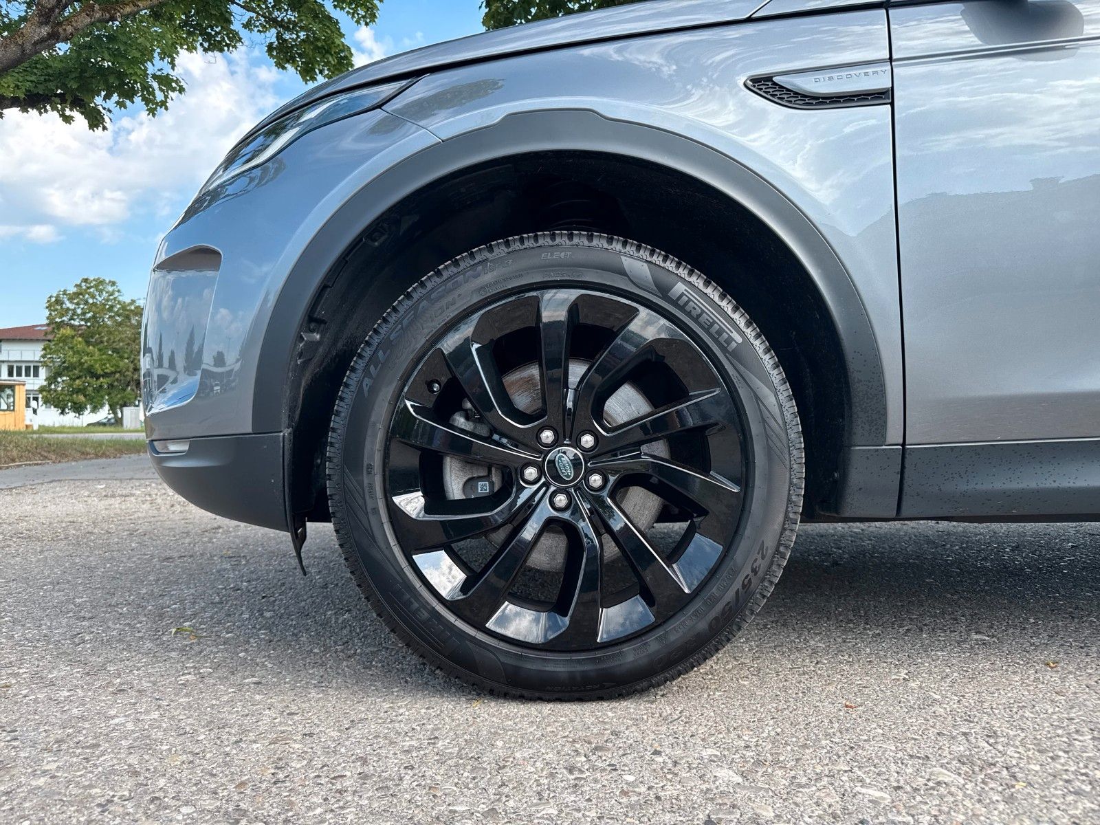 Fahrzeugabbildung Land Rover Discovery Sport SE AWD, SCHEINWERFER LED, KAMERA