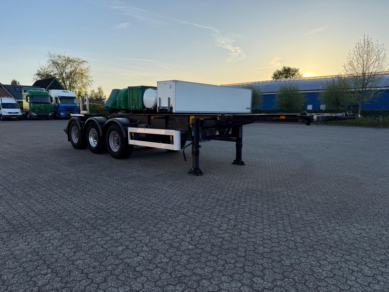 Vanhool 3B2005/LIFTACHSE/ADR/TANKTRANSPORT/20-30FT