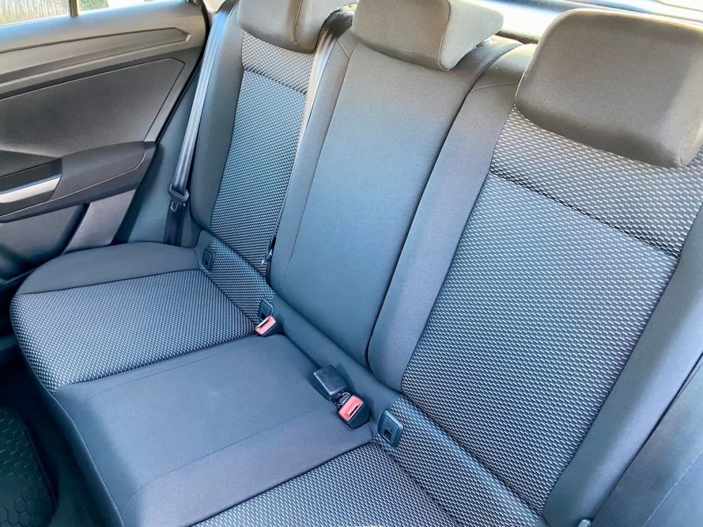 Fahrzeugabbildung Volkswagen T-Roc 1.0 TSI OPF AAC SHZ CARPLAY PDC ALU