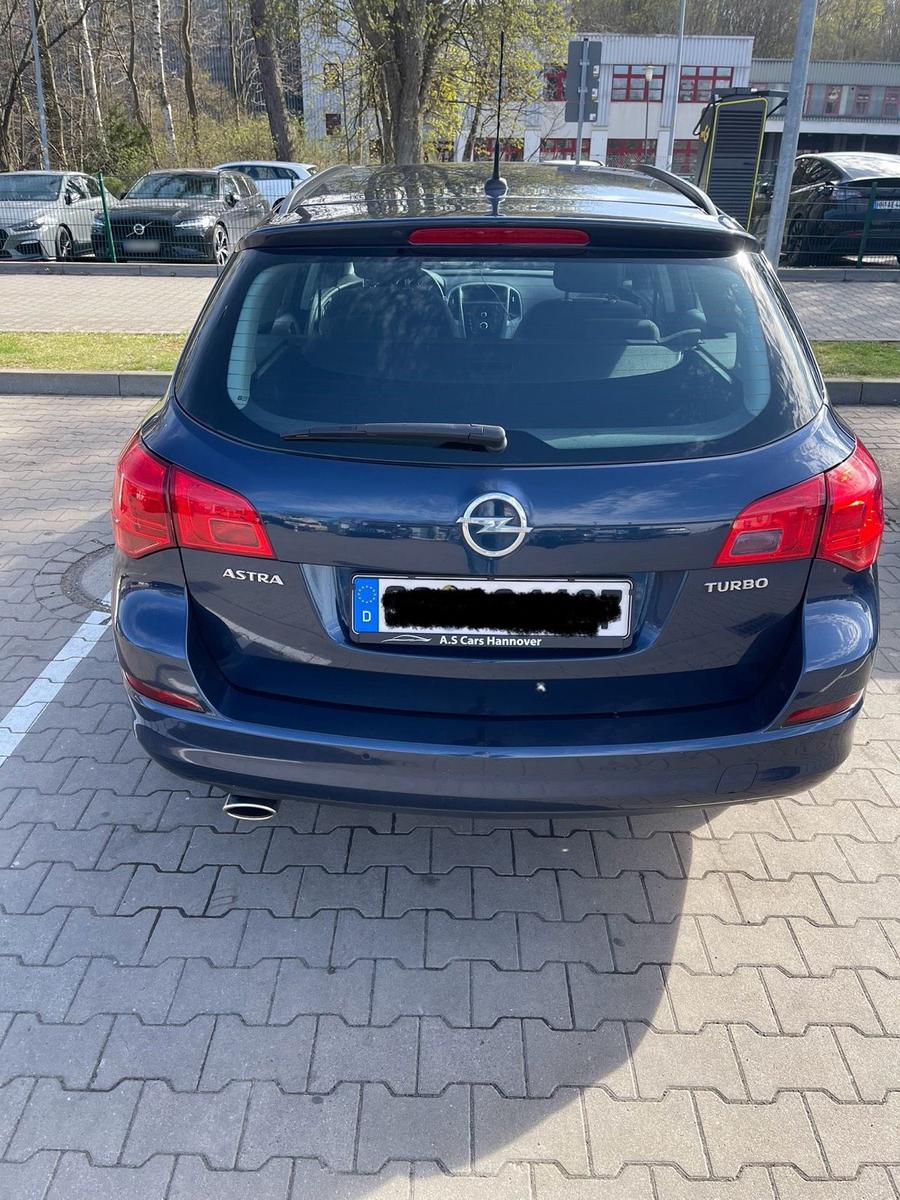 Opel Astra 2012 — photo 7
