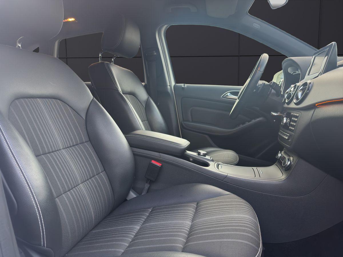 Mercedes-Benz B 180 Bi-Xenon  NAVI Park-Assistent AHK SHZ
