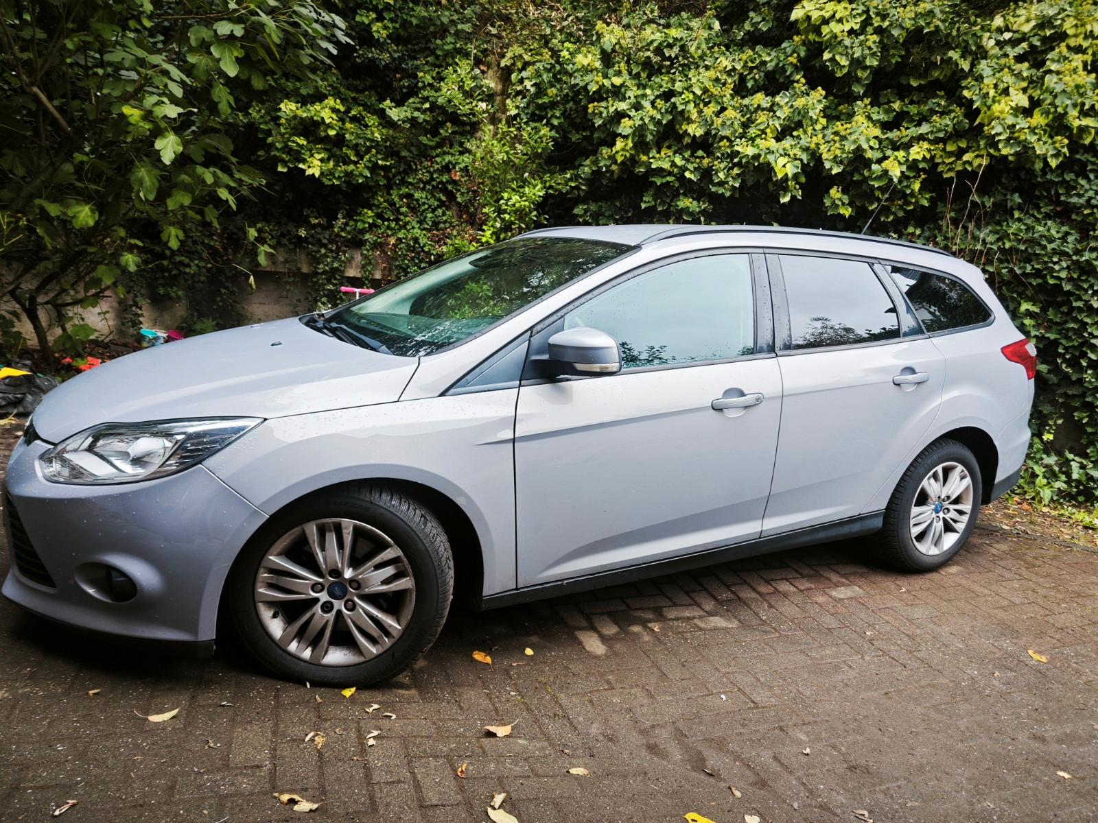 Ford Focus 2011 — вигляд ззаду