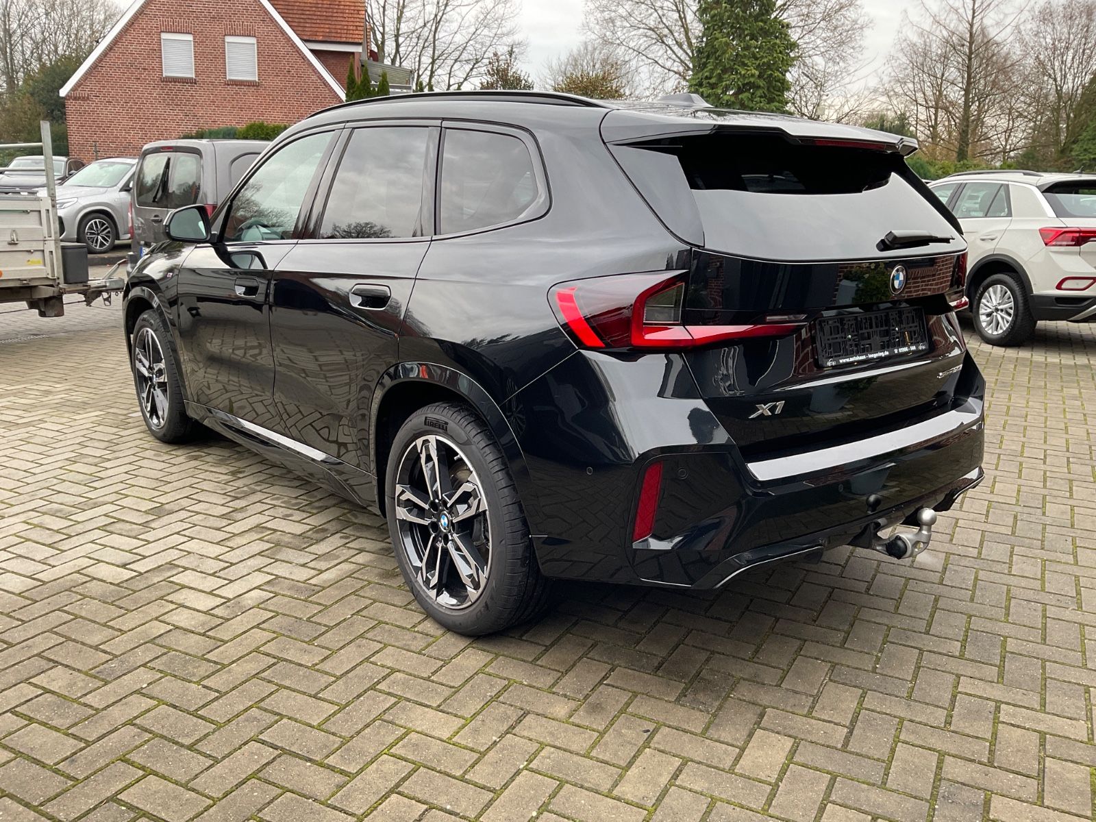 Fahrzeugabbildung BMW X1 sDrive20i,M Sport,AHK,Kamera,Navi,Carplay