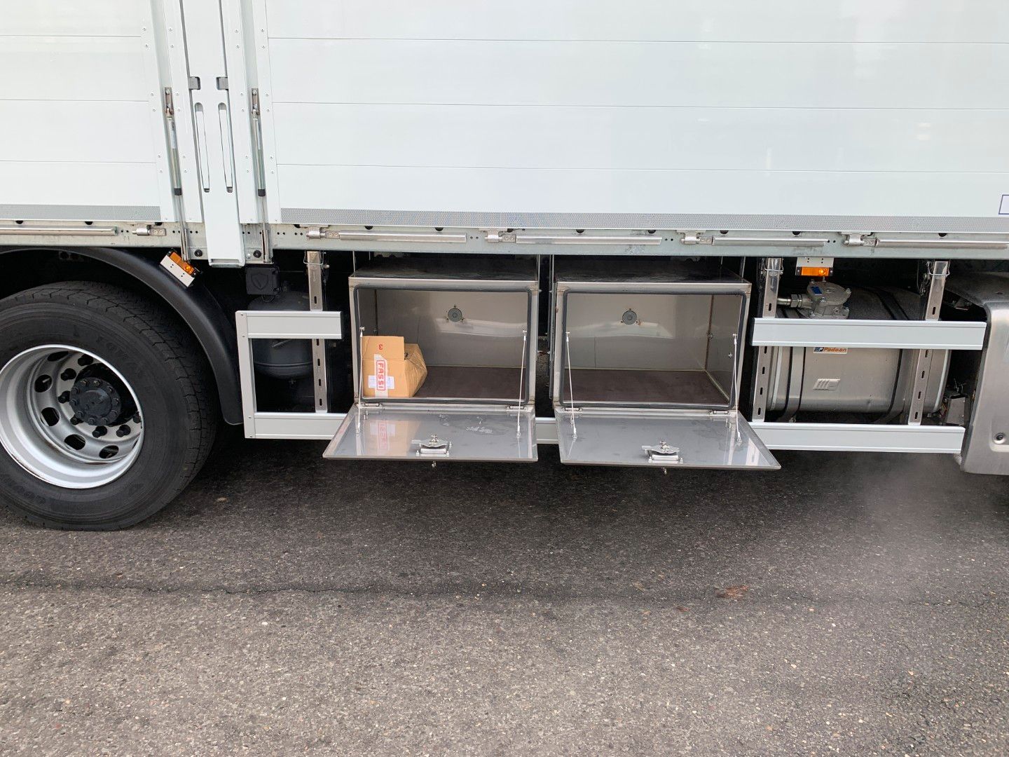 Fahrzeugabbildung DAF FAN XD 450 Baustoff mit Kran