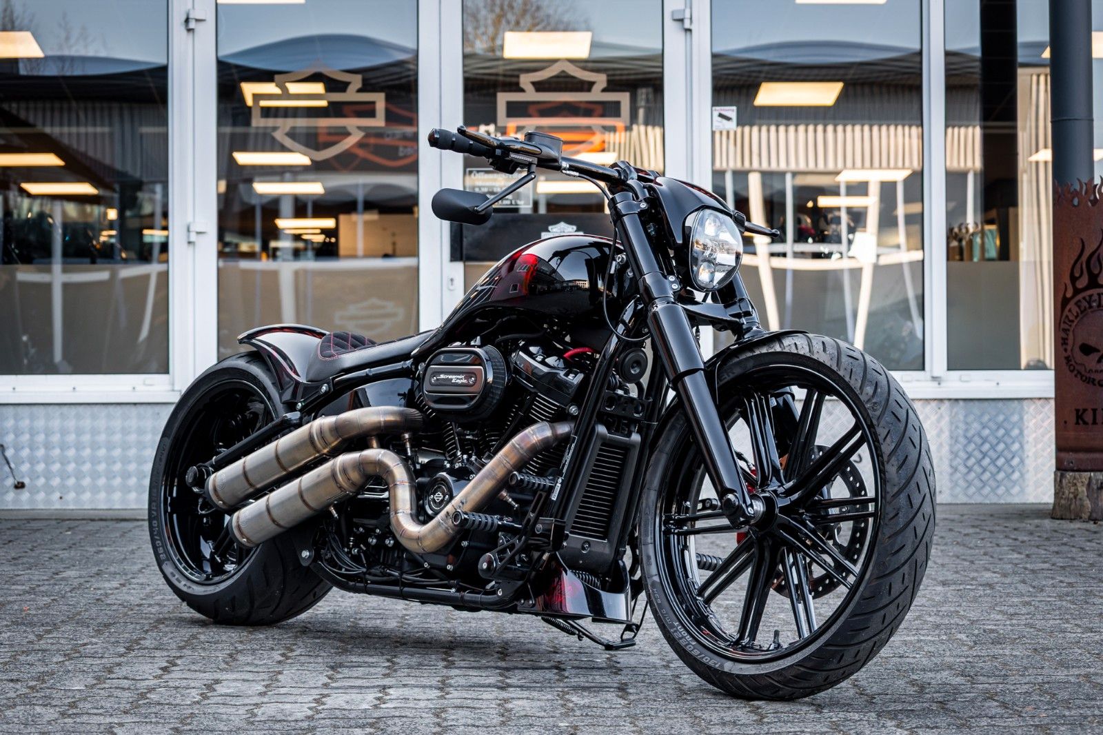 Fahrzeugabbildung Harley-Davidson FXBRS BREAKOUT 114 cui Kesstech - Airride-