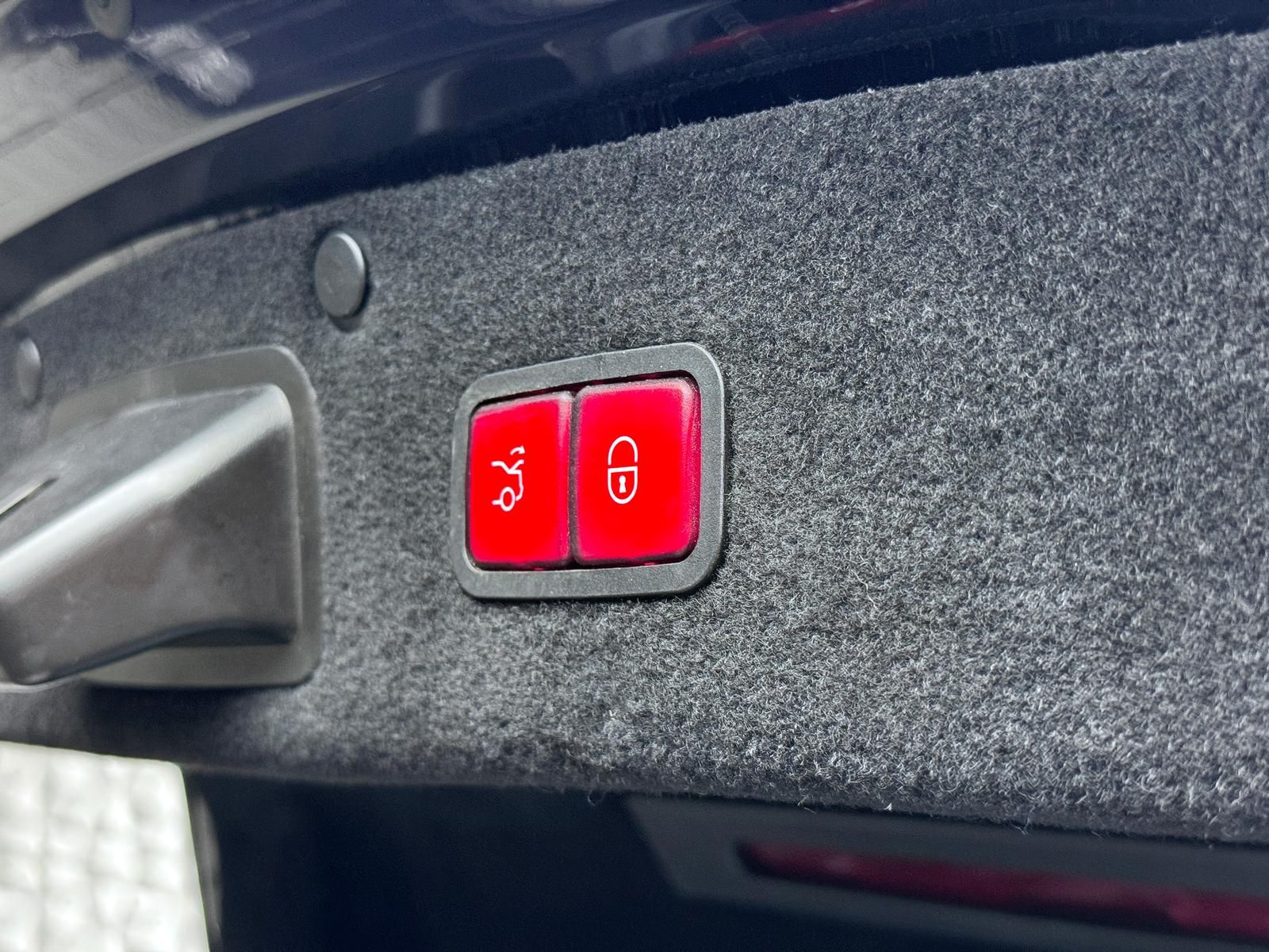 Fahrzeugabbildung Mercedes-Benz AMG 4MATIC/BURMES/HUD/PANO/DISTRO/3xTV/CHAUFFEUR