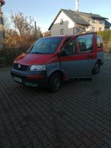 Volkswagen T5 Caravelle - rote Volkswagen T5 Caravelle