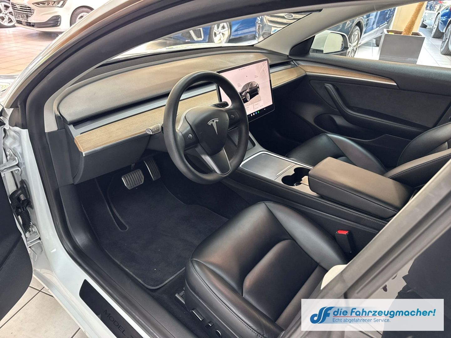 Fahrzeugabbildung Tesla Model 3 Basis RWD Soundsystem ACC El. Heckklappe