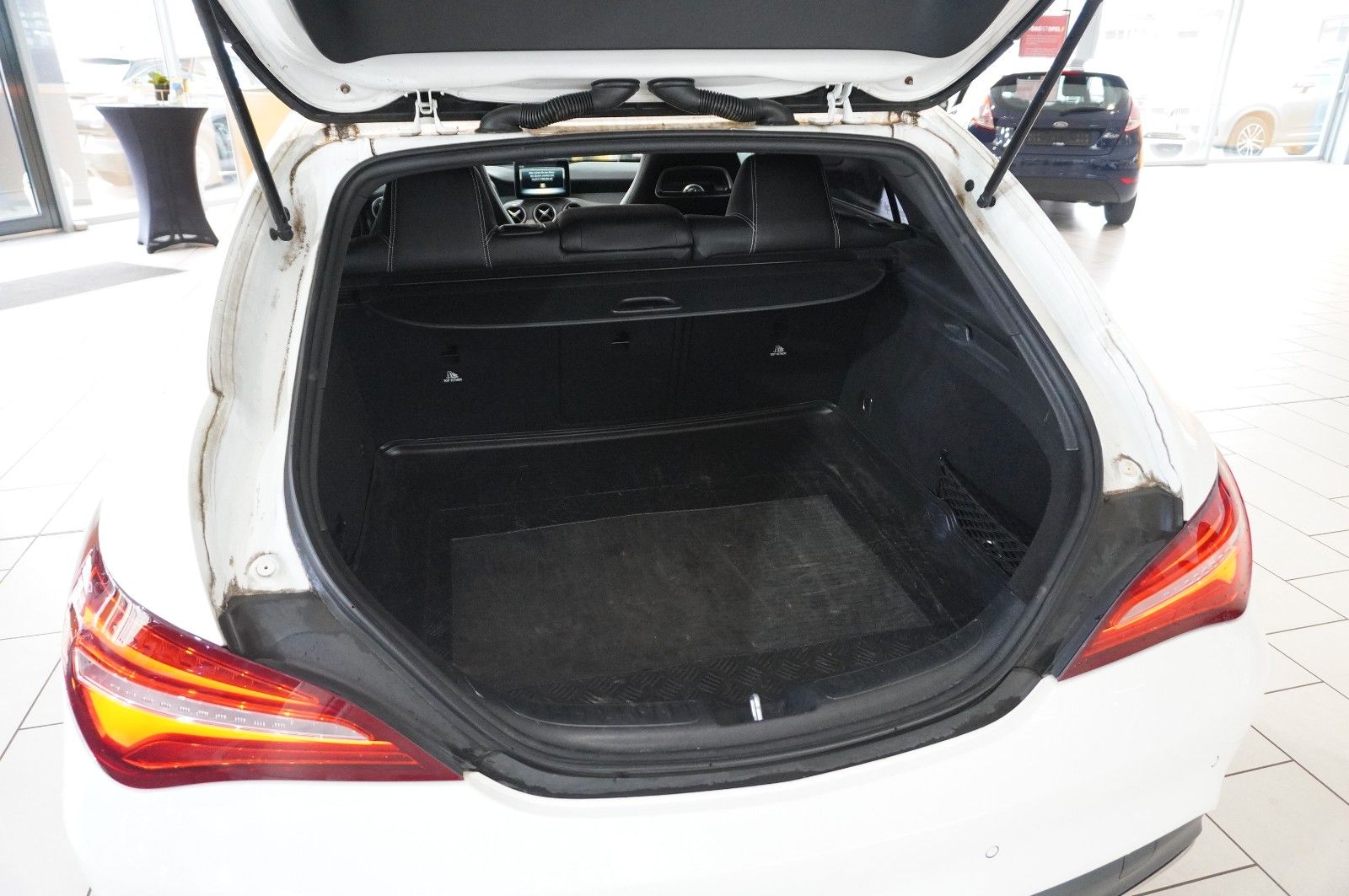 Fahrzeugabbildung Mercedes-Benz CLA 200 SB URBAN 7G-DCT NAVI/LED/PANO./SHZ/SPORT