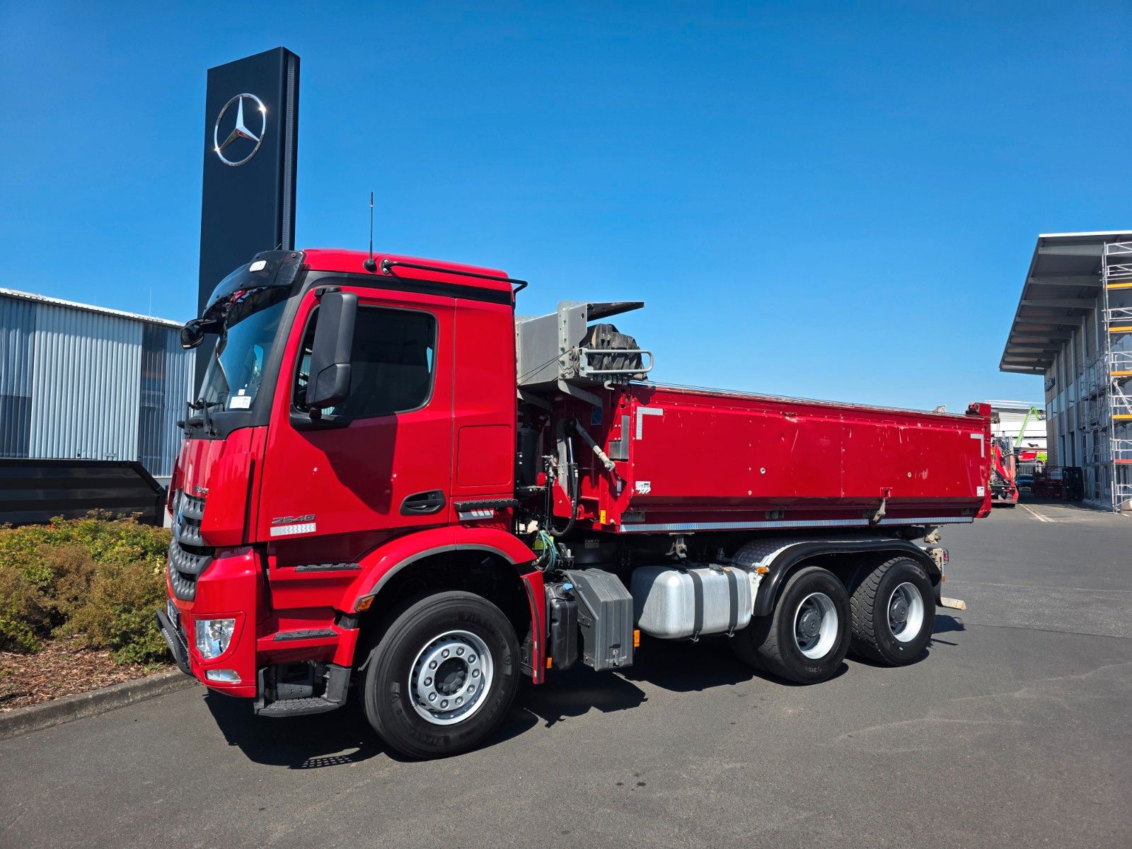 Fahrzeugabbildung Mercedes-Benz Arocs 2648 K 6x4 Thermo-Kipper + Bordmatik