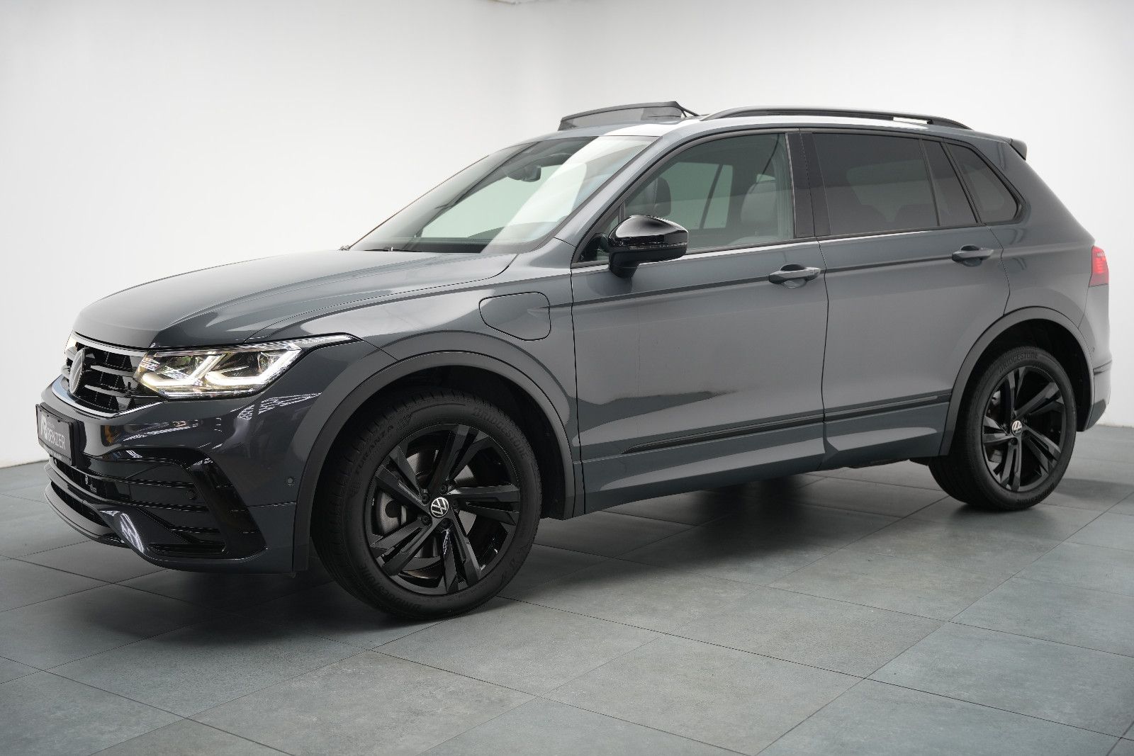 Fahrzeugabbildung Volkswagen Tiguan R-Line Hybrid *Panorama*360°Kam*Virtual