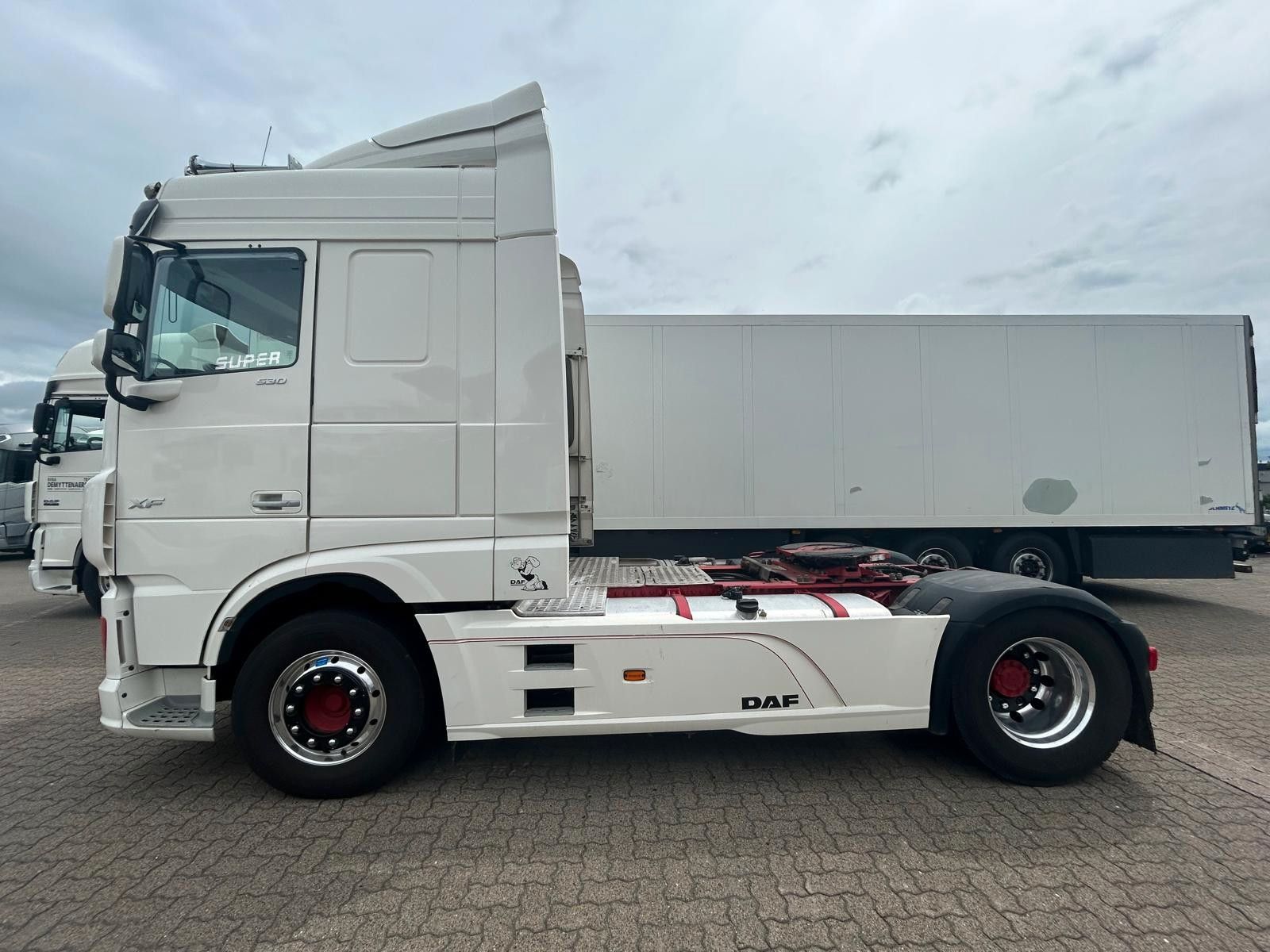 Fahrzeugabbildung DAF XF 530 FT mit Kipphydraulik, Intarder