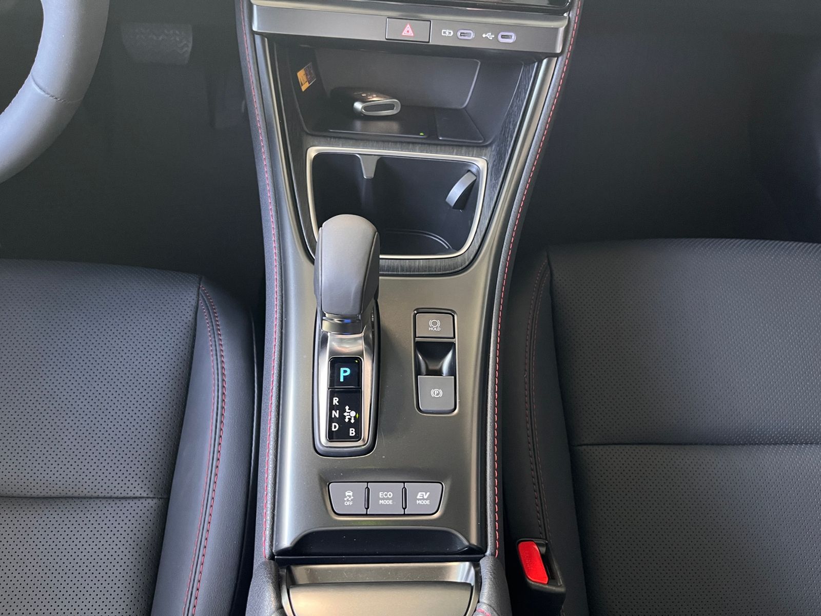 Fahrzeugabbildung Lexus LBX FWD Emotion LED NAV SHZ RFK 18"